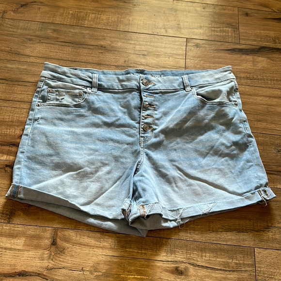 AE Curvy Buttonfly MIDI Shorts sz 20 - Picture 1 of 8